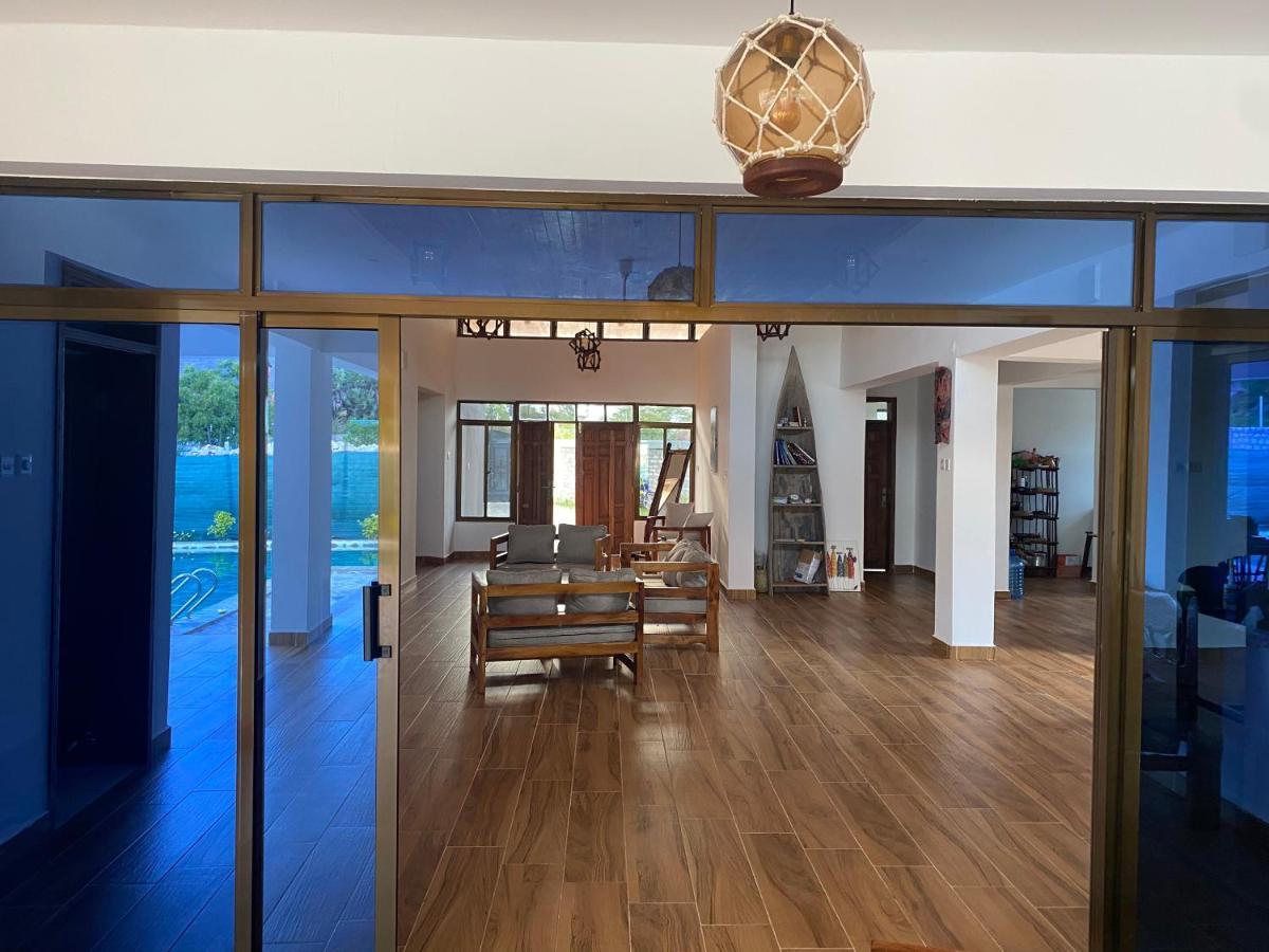 Private Backdoor Villa With Big Swimming Pool And Services Of Chef Included Diani Beach Buitenkant foto