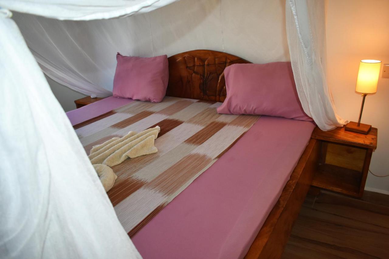 Private Backdoor Villa With Big Swimming Pool And Services Of Chef Included Diani Beach Buitenkant foto
