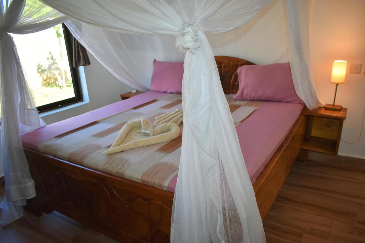 Private Backdoor Villa With Big Swimming Pool And Services Of Chef Included Diani Beach Buitenkant foto