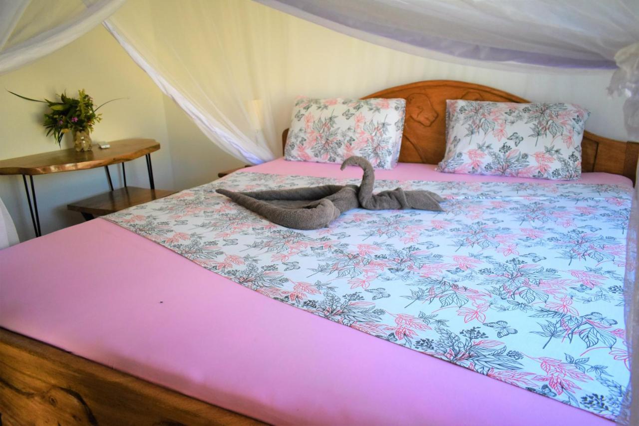 Private Backdoor Villa With Big Swimming Pool And Services Of Chef Included Diani Beach Buitenkant foto