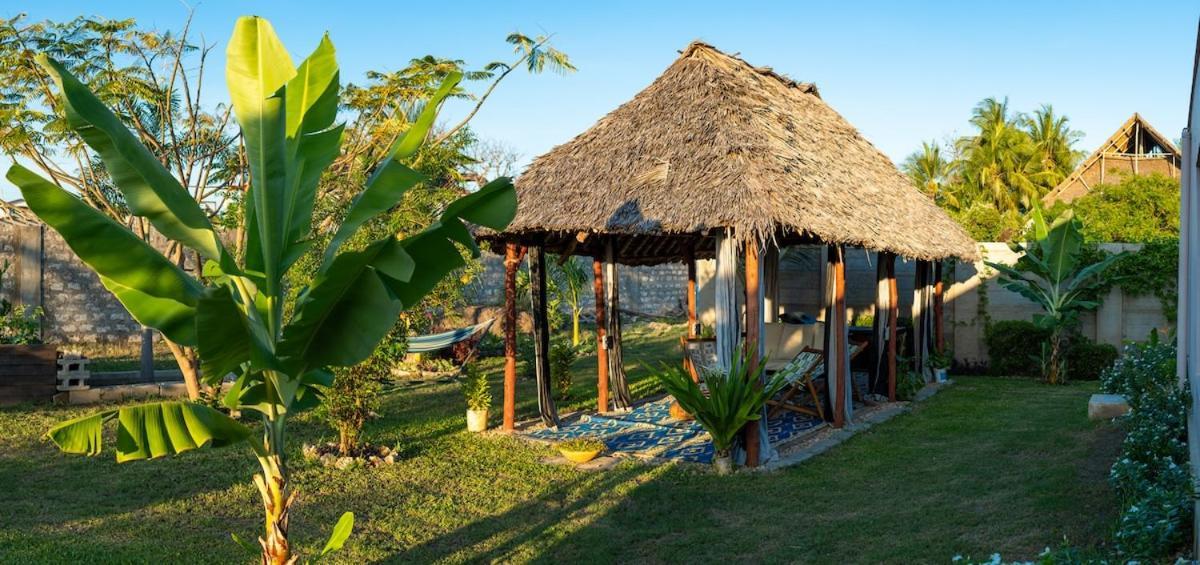Private Backdoor Villa With Big Swimming Pool And Services Of Chef Included Diani Beach Buitenkant foto