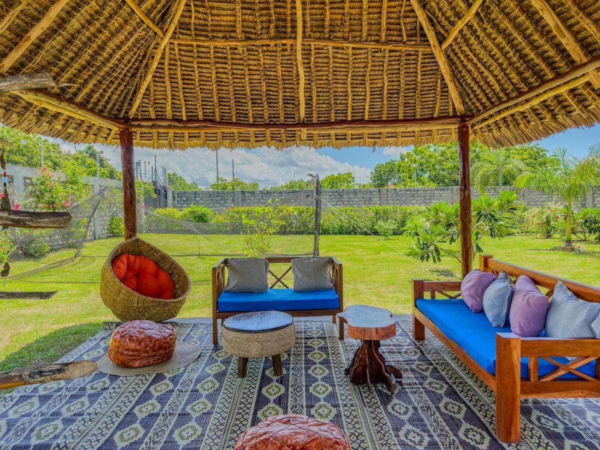 Private Backdoor Villa With Big Swimming Pool And Services Of Chef Included Diani Beach Buitenkant foto