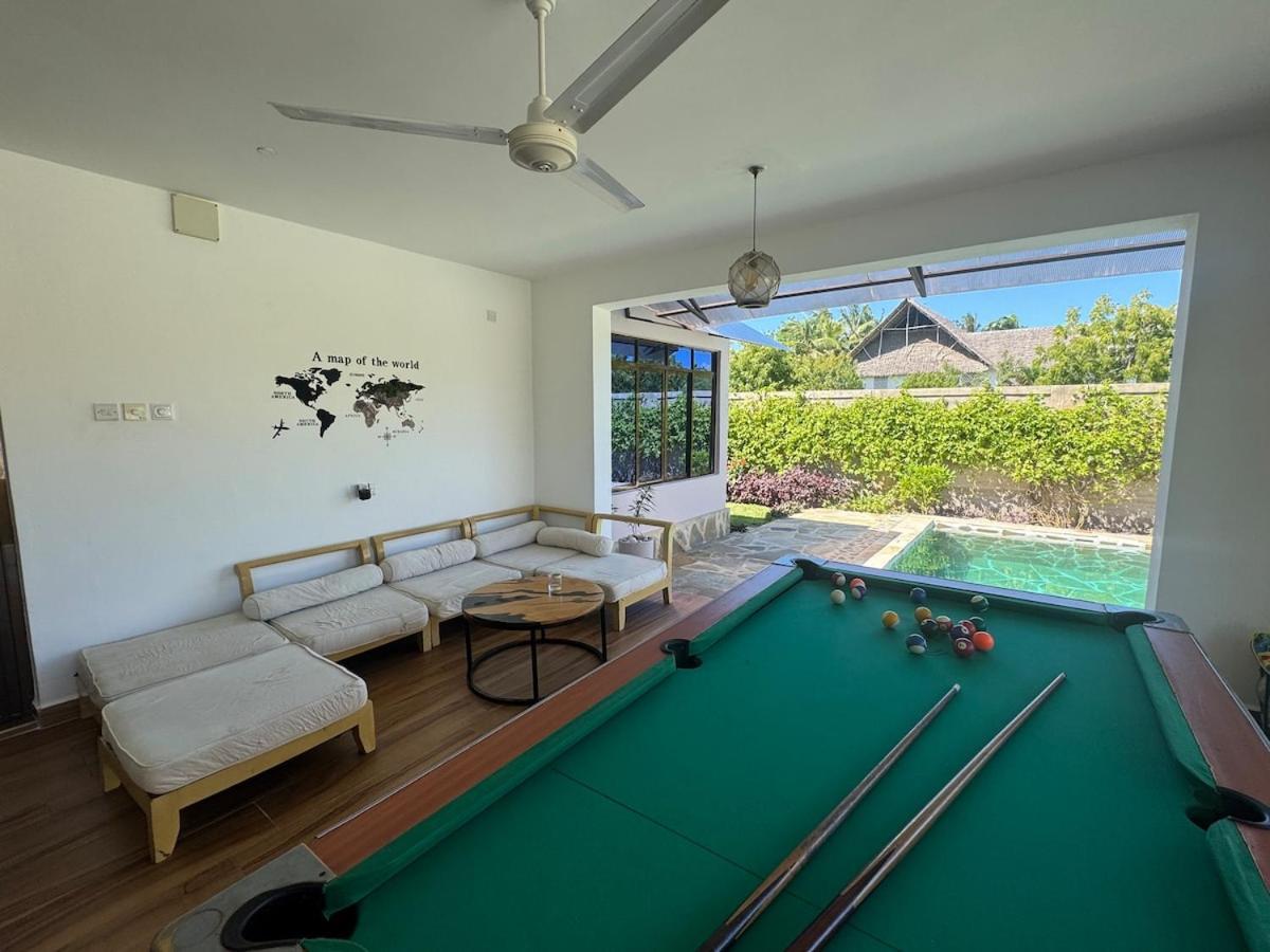 Private Backdoor Villa With Big Swimming Pool And Services Of Chef Included Diani Beach Buitenkant foto