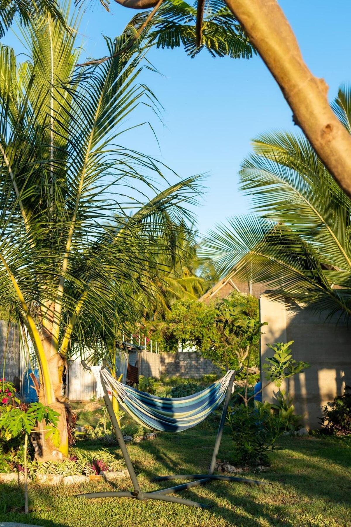 Private Backdoor Villa With Big Swimming Pool And Services Of Chef Included Diani Beach Buitenkant foto