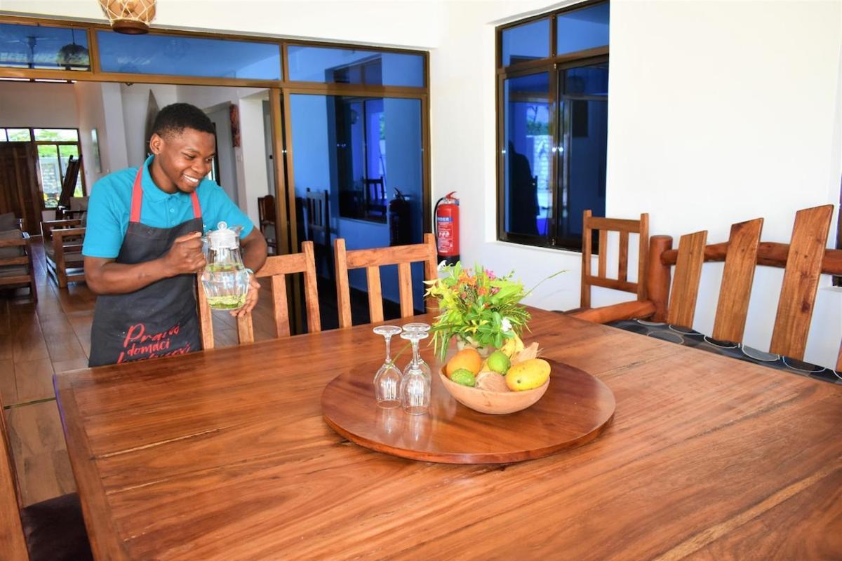 Private Backdoor Villa With Big Swimming Pool And Services Of Chef Included Diani Beach Buitenkant foto