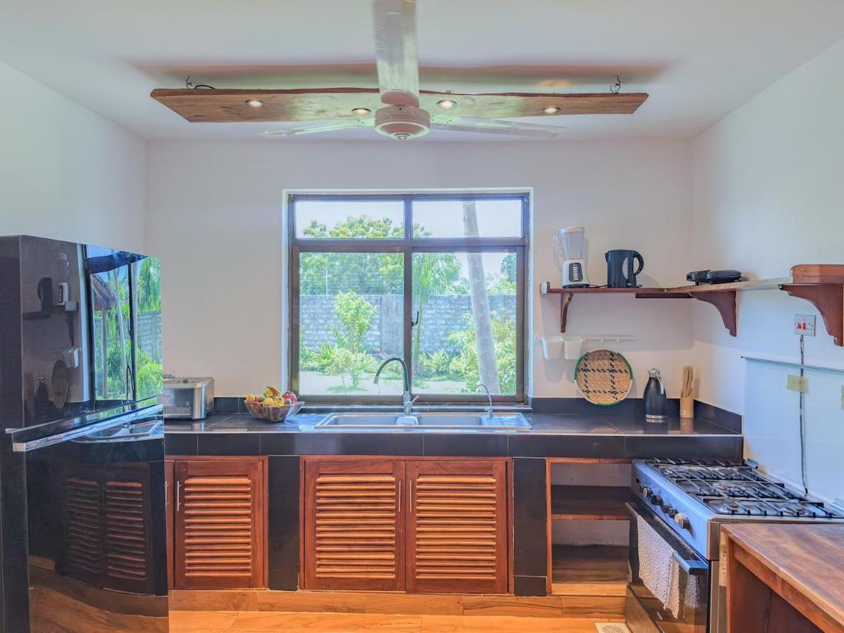 Private Backdoor Villa With Big Swimming Pool And Services Of Chef Included Diani Beach Buitenkant foto