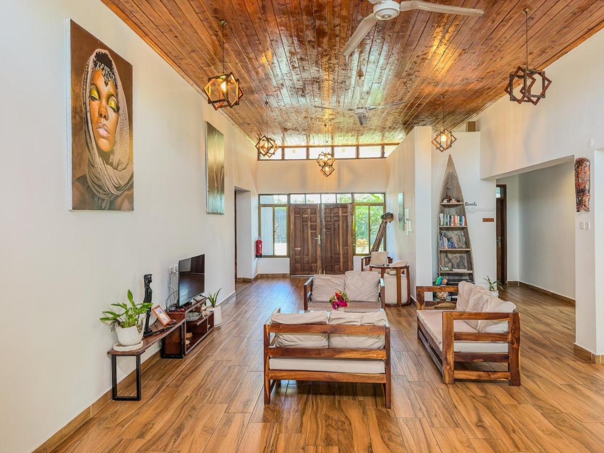 Private Backdoor Villa With Big Swimming Pool And Services Of Chef Included Diani Beach Buitenkant foto