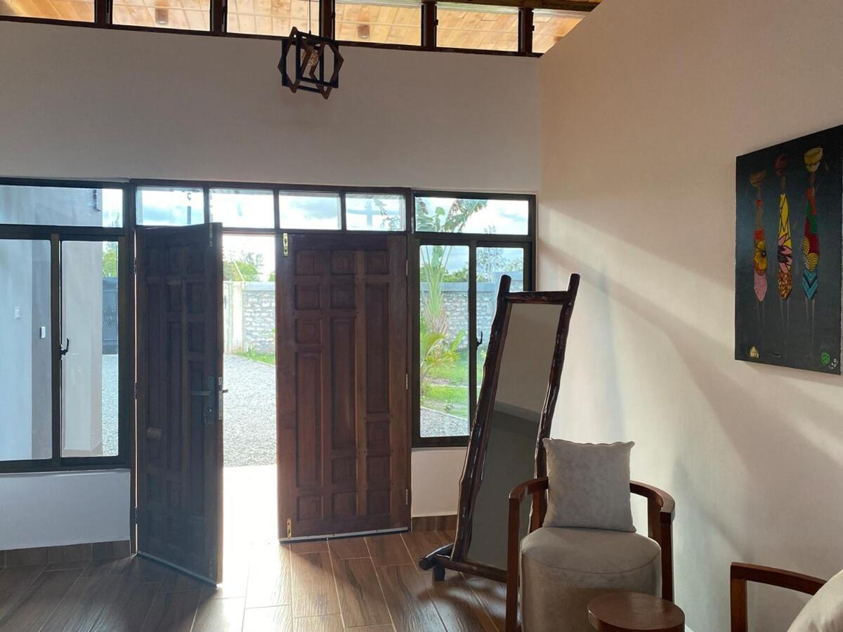 Private Backdoor Villa With Big Swimming Pool And Services Of Chef Included Diani Beach Buitenkant foto