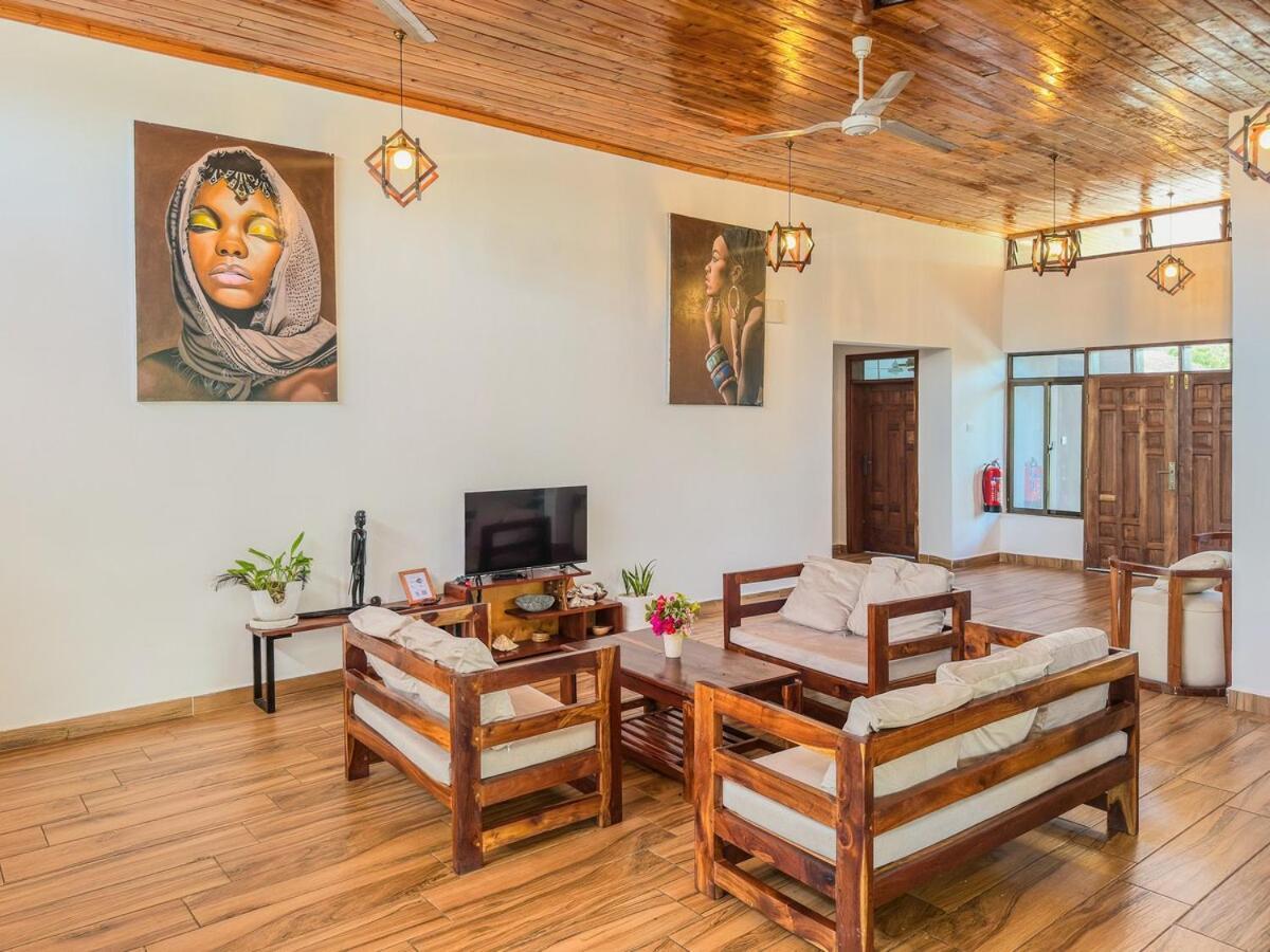 Private Backdoor Villa With Big Swimming Pool And Services Of Chef Included Diani Beach Buitenkant foto